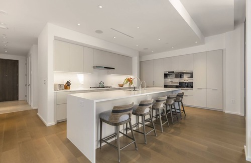 Ala Moana Condo | Luxury Condo w/Resort Pool/Spa, AC, Ocean View & Spacious Lanai: Park Lane Sky