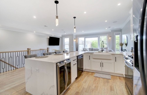 The Heights Condo | Luxury Condo w/Rooftop Deck 15 min from NYC, American Dream Mall, Metlife, EWR