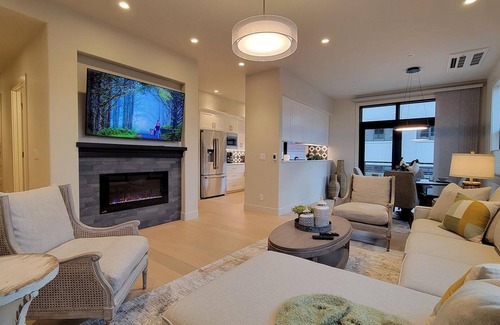 Ashland Cabin | Luxury condo with king bedroom, two bathrooms, full kitchen.