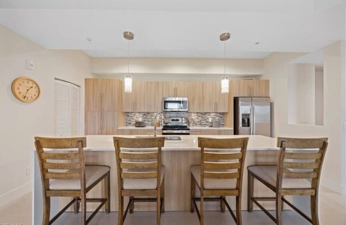 Majestic Palms Condo | Luxury Condo with pool and hot tub. Minutes from Fort myers beach and more