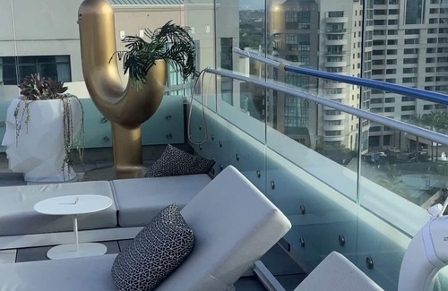 University City Apartment | Luxury condo with roof top pool