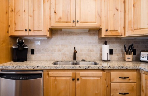 Victor Condo | Luxury Condominium with Large Patio, Mountain Views, and Resort Amenity Access