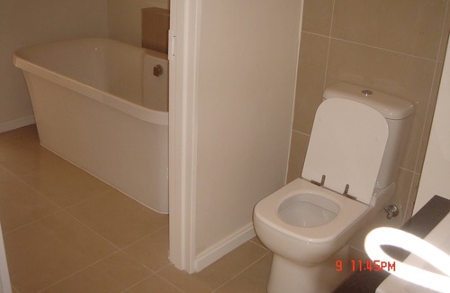 Plumstead Apartment | Luxury CONSTANTIA CAPE TOWN Apartment , Mountain View , Satelite TV, Gym , Wifi