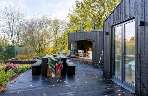 Ditchling Cabin | LUXURY CONTEMPORARY ECO CABIN WITH TENNIS COURT AND INDOOR POOL
