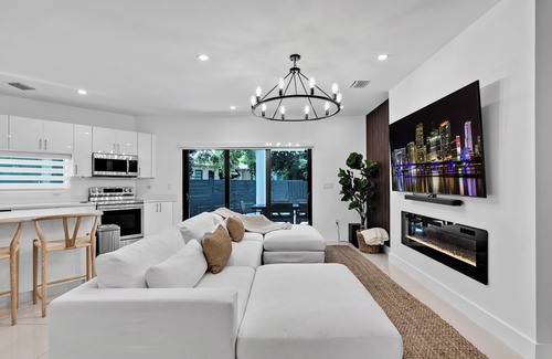 Ludlam House | Luxury Contemporary Home - Pool & Basketball Court!