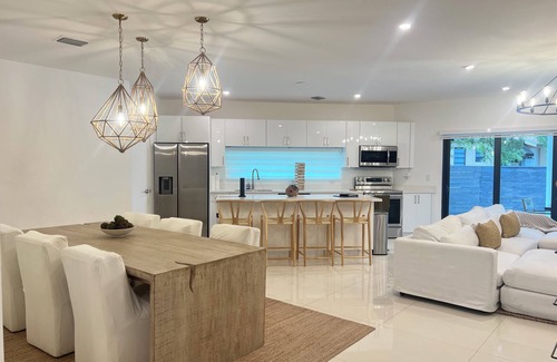 Ludlam House | Luxury Contemporary Home - Pool & Basketball Court!