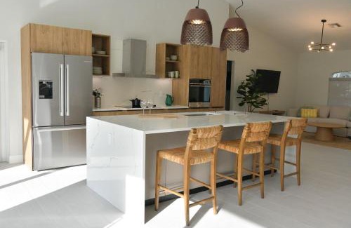 Lehigh Acres House | Luxury contemporary hidden gem