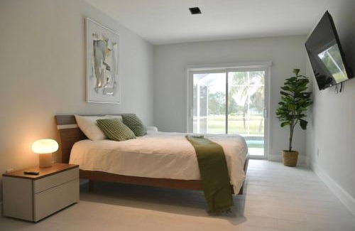 Lehigh Acres House | Luxury contemporary hidden gem