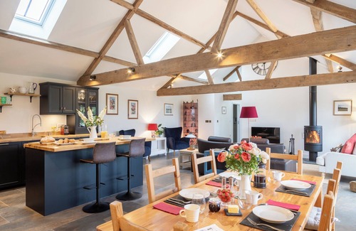 Faringdon House | Luxury converted Barn, rural seclusion at foot of The Ridgeway, dog friendly