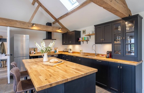 Faringdon House | Luxury converted Barn, rural seclusion at foot of The Ridgeway, dog friendly