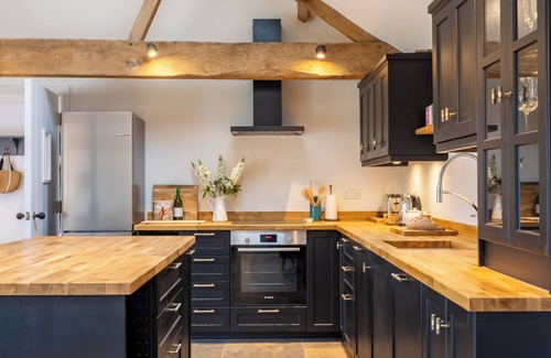 Faringdon House | Luxury converted Barn, rural seclusion at foot of The Ridgeway, dog friendly