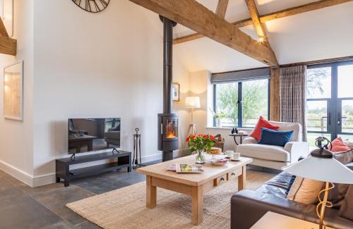 Swindon House | Luxury converted Barn, rural seclusion at foot of The Ridgeway, dog friendly