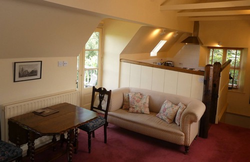 Kinnerton Cabin | Luxury converted Coach House; stunning views in rural location