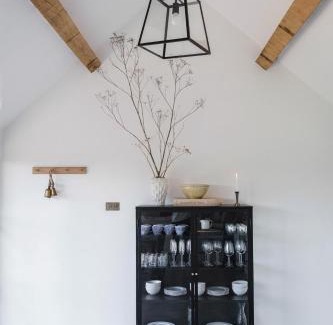 Birdham Villa | Luxury converted thatched barn near Chichester