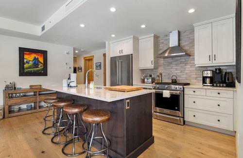 Canmore Condo | Luxury Corner Condo w/Mountain Views + Hot Tub