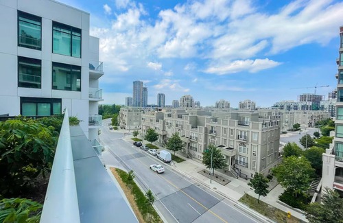 Markham Apartment | Luxury Corner View Penthouse Downtown Markham