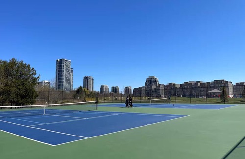 Markham Apartment | Luxury Corner View Penthouse Downtown Markham