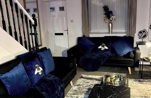 Farnworth House | LUXURY COSY BEAUTIFUL HOUSE OFF-ROAD FREE PARKING - EXCELLENT LOCATION
