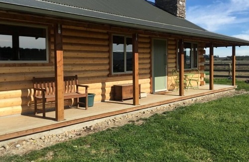 Swannanoa Cottage | Luxury Cosy Log Cottage