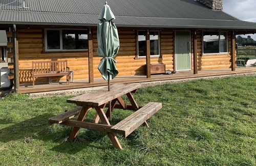 Swannanoa Cottage | Luxury Cosy Log Cottage