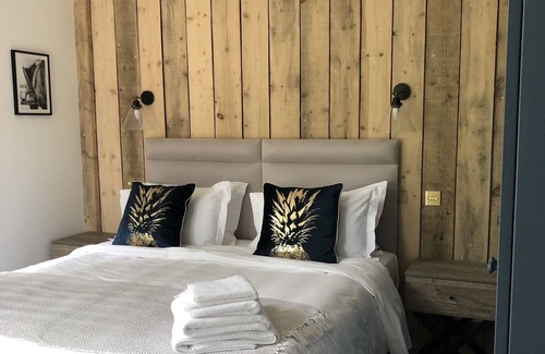 Sibford Gower House | Luxury Cotswolds House sleeps 14, walk-pub, mins to Soho Farm