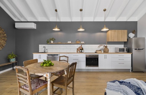 Kurrajong Heights House | Luxury cottage with big city views