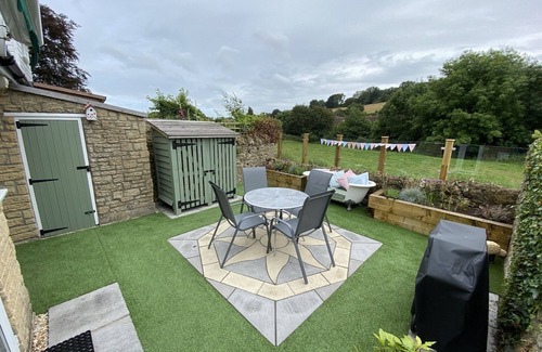 Beaminster Cottage | Luxury cottage, 15 minutes to beach, stunning garden views, two min walk to town