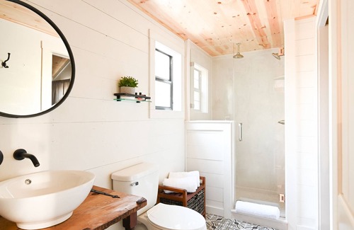 Somerville Cottage | Luxury Cottage 20 minutes from Texas A&M