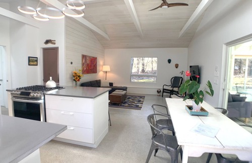Bearsville Cottage | Luxury Cottage for 2. Very close to Woodstock, NY.