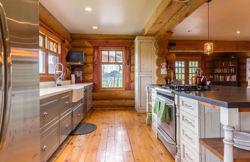 Grey Highlands House | Luxury Cottage Getaway - Perfect for Families