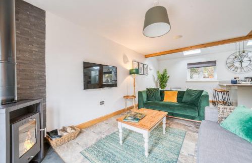 New Forest District House | Luxury Cottage in the New Forest with Log Burner