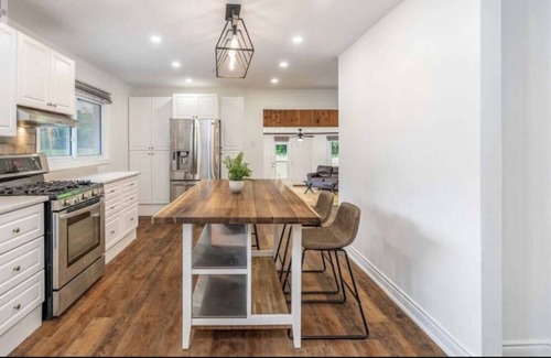 Mulmur Cottage | Luxury Cottage on 8 Acres of Greenery w/Pool & Games Room!