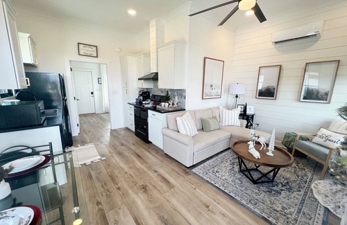 Bristol Cottage | Luxury Cottage Sleeps 3. Less than 1 mi. frm South Holston Lake. Mountain View’s