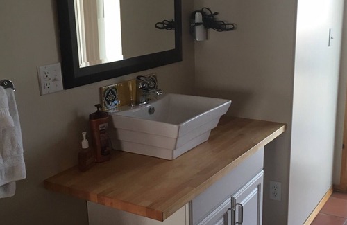 Saint Laurent Apartment | Luxury Cottage Suite overlooking Lake Manitoba