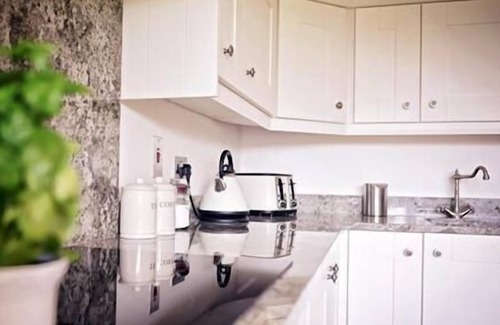 Corsham Cottage | Luxury Cottage with Garden View at Queen Anne's Stable