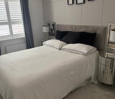 Melksham House | Luxury country double room