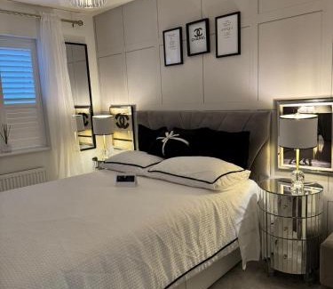 Melksham House | Luxury country double room