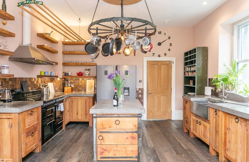 High Bentham House | Luxury Country House - Hot Tub, Sauna, Riverside