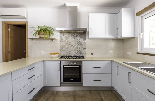 Funchal Villa | Luxury country house sleeps 17 with huge gardens, private pool, BBQ & sea views