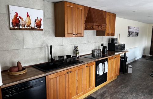 Leyland Cabin | Luxury Country Lodge in Bretherton - Sleeps 4