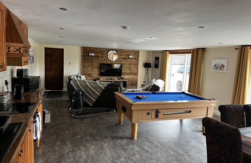 Leyland Cabin | Luxury Country Lodge in Bretherton - Sleeps 4