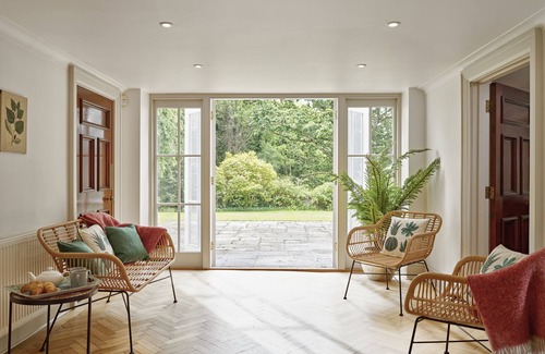 Wareham House | Luxury Country Manor House with private grounds and swimming pool