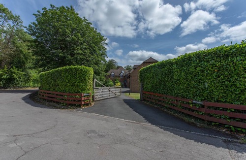 High Wycombe Apartment | Luxury country retreat with extensive leisure facilities