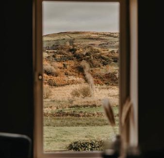 Dromore House | Luxury countryside cottage getaway with wood fired hot tub
