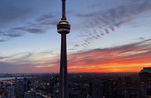 Toronto Entertainment District Condo | LUXURY COUPLE GETAWAY WITH CN TOWER VIEW