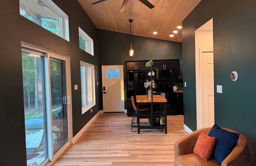 Leasburg Cabin | Luxury Couples Retreat with Hot Tub and Sauna