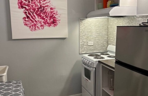 Sugar Loaf Settlement Apartment | Luxury/cozy 2-bedroom apartment directly on beach WiFi, AC, desk, full kitch