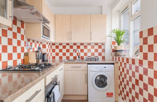 Alibon House | Luxury, cozy 4 Bedroom home in London with garden. Perfect for your next stay.