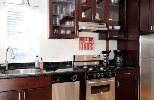 North Pacific Beach Apartment | Luxury/Cozy/Private Pacific Beach Retreat for 2!
