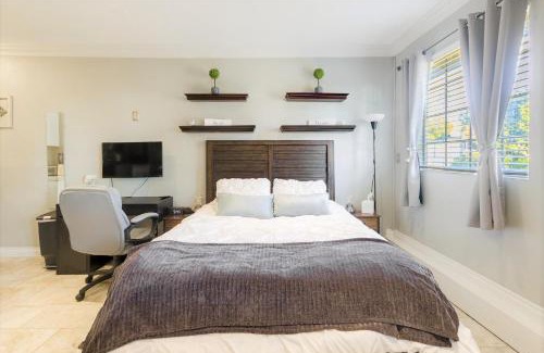 Vista House | Luxury Cozy Studio with Firepit